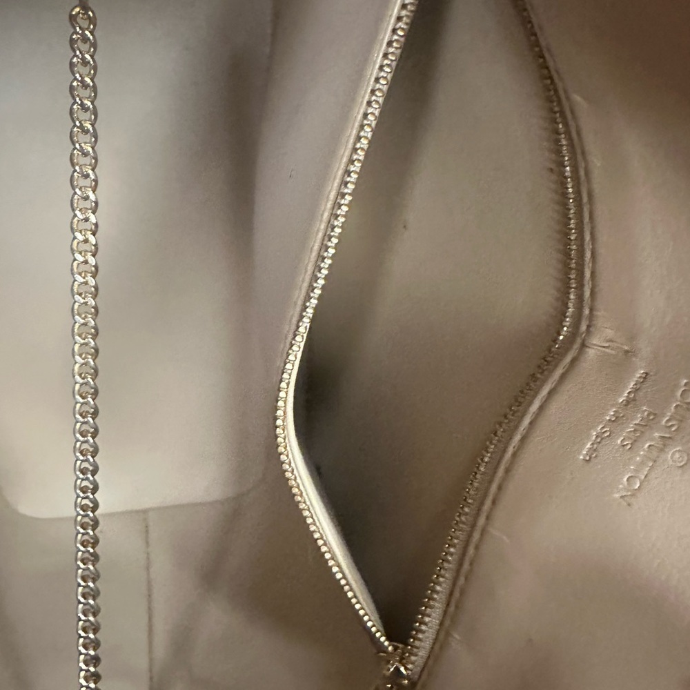 Louis Vuitton Glossy Vernis Tote Yellow - Picture 11 of 12